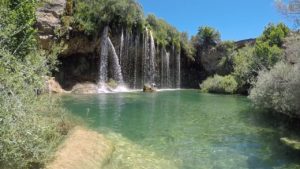 Foto de Nacimiento del río Cabriel. en Bezas, Teruel