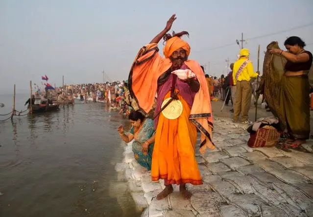 el hinduísmo en el rio ganges