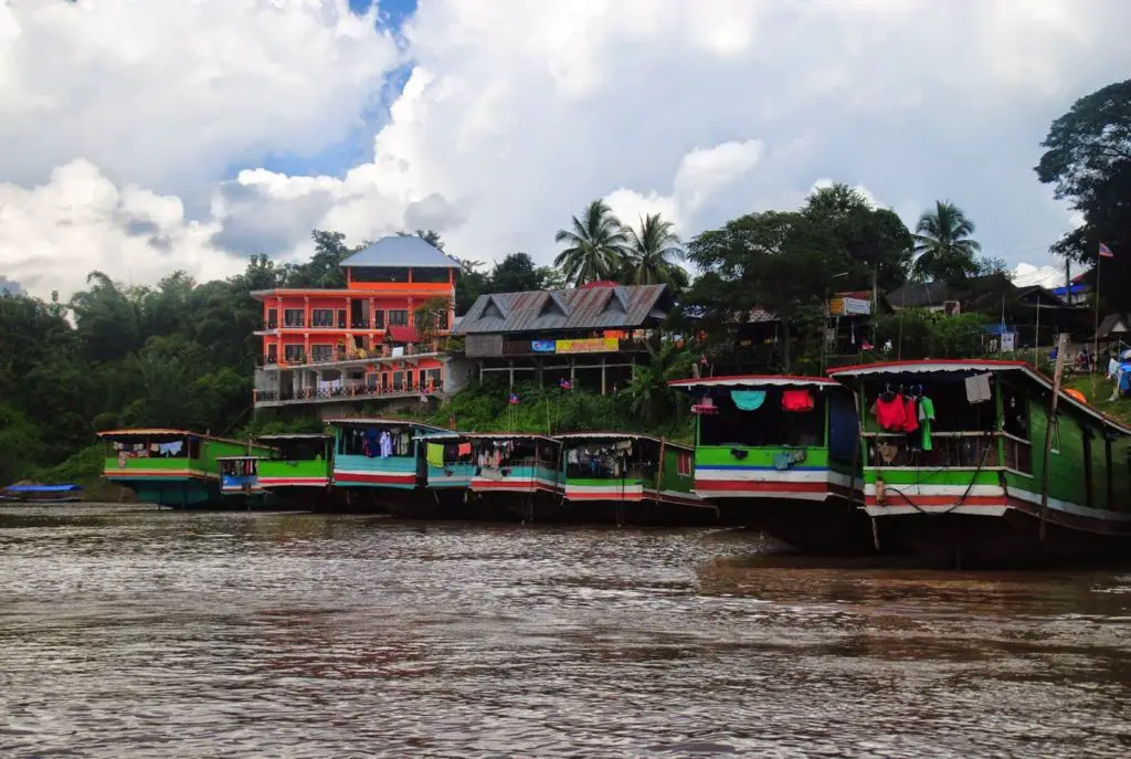pueblo del rio mekong