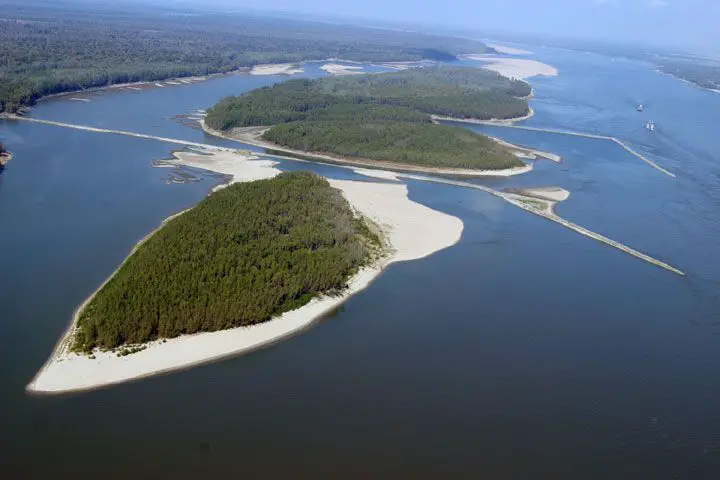 bancos de arena del rio misisipi