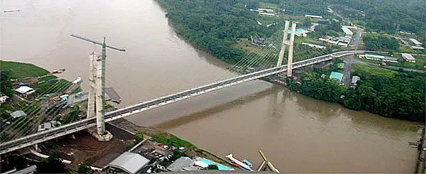 puente sobre el rio napo