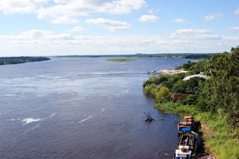 margen del rio paraguay