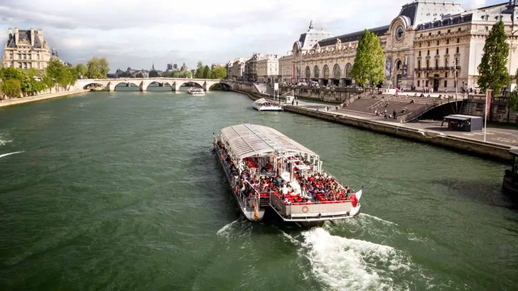transporte en el rio Sena